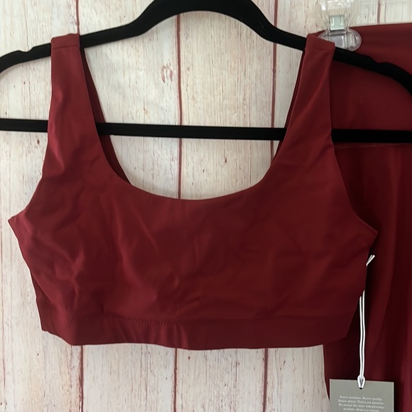 Everlane perform crop and bra set - Picture 3 of 9